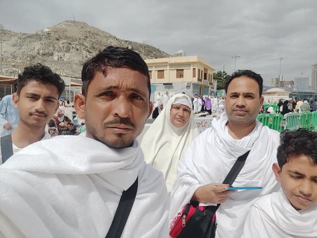 A family of pilgrims in ihram during Umrah