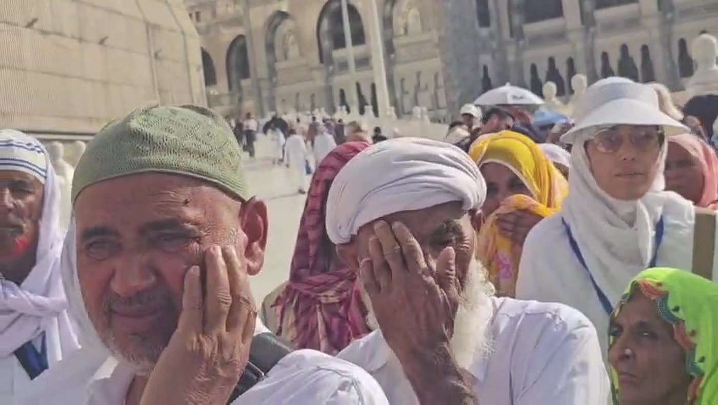 Pilgrims making dua at Masjid al-Haram